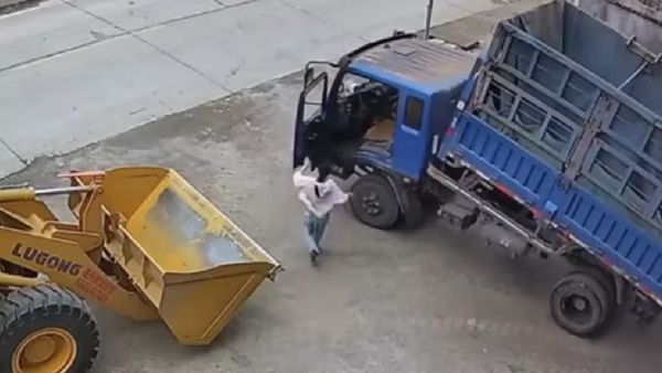 தறிகெட்டு ஓடிய டிரக்.. துணிந்து வந்த பெண்.. என்ன ஆனது தெரியுமா?