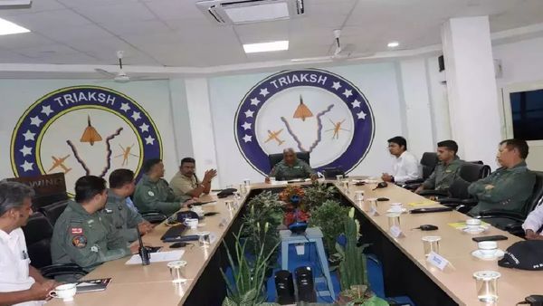 செல்லாது.. செல்லாது.. சூலூர் விமானப் படைக்கு எதிராக கொந்தளித்த கிராம மக்கள்