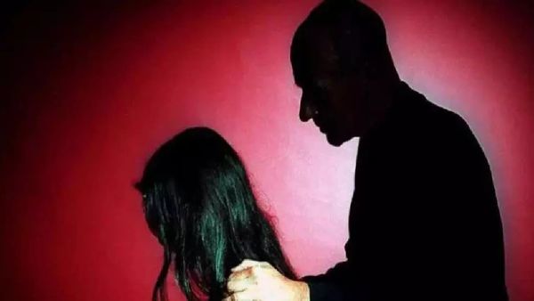 பெற்ற மகளையே.. ஓராண்டாக பாலியல் வன்கொடுமை செய்த கொடூர தந்தை.. உ.பி.யில் பகீர் சம்பவம்