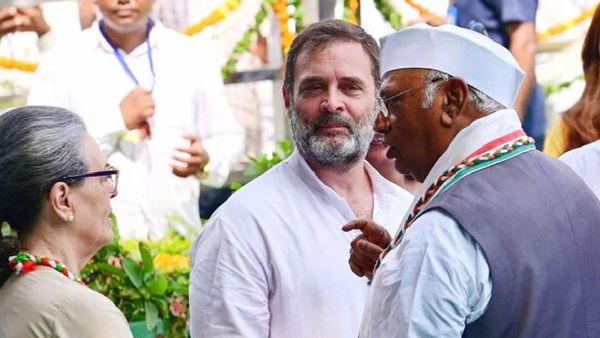 ராகுல் காந்தி, கார்கே இன்று ஜம்மு காஷ்மீர் பயணம்! தேர்தலையடுத்து கூட்டணி கட்சிகளுடன் ஆலோசனை!