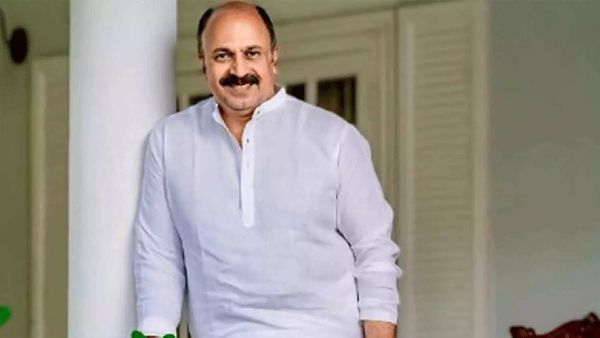 நீண்ட நகங்கள் கொண்ட பெண்ணை எனக்கு பிடிக்கும்! நடிகையிடம் அத்துமீறிய மலையாள நடிகர் சித்திக் ராஜினாமா