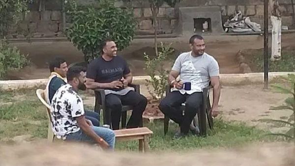 பெங்களூர் சிறையா, ஸ்டார் ஹோட்டலா.. சசிகலா அப்புறம் தர்ஷன்! ரூபா ஞாபகம் இருக்கா? பணம் இருந்தா போதும்