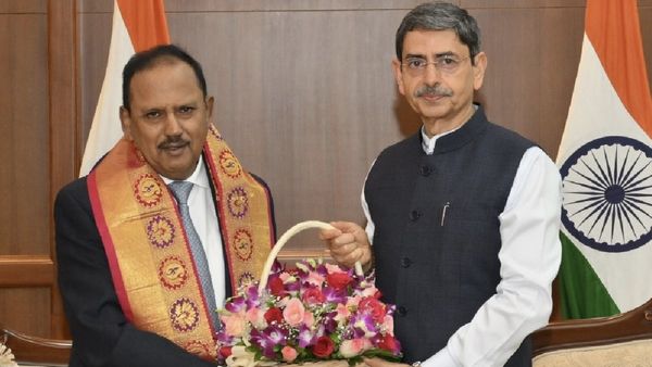 ஆளுநர் ரவியை திடீரென சந்தித்த அஜித் தோவல்.. இலங்கையில் இருந்து நேராக சென்னை வந்தது ஏன்? பரபர தகவல்