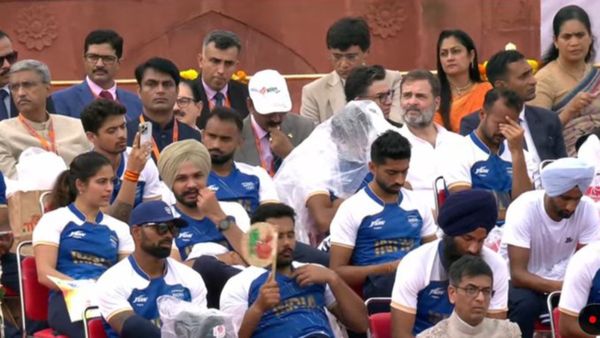 மோடி பங்கேற்ற சுதந்திர தின விழாவில் ராகுலுக்கு எங்க இடம் ஒதுக்கியிருந்தாங்க தெரியுமா? புது சர்ச்சை!