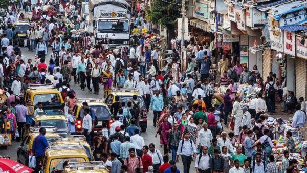 இன்னும் 12 வருஷம்தான்.. இந்திய மக்கள் தொகை எவ்வளவு இருக்கும்? கருவுருதல் விகிதம் குறைந்துள்ளதா?