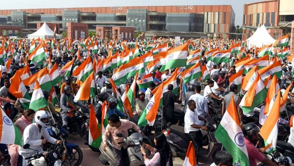 சுதந்திர தினம்: இன்று முதல் இல்லந்தோறும் தேசியக் கொடி இயக்கம்! ஆக.13-ல் டெல்லியில் எம்பிக்கள் பேரணி!