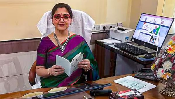 காலையிலேயே அங்க போறேன்.. திடீர் ராஜினாமாவுக்கு பிறகு குஷ்பு வெளியிட்ட பரபர ட்வீட்!