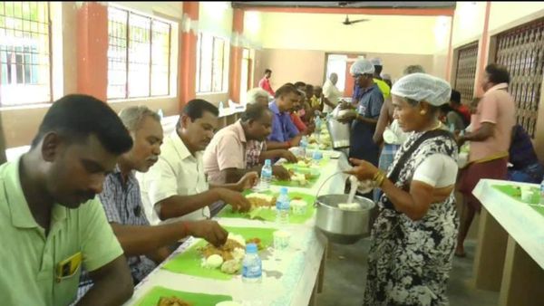 விருதுநகரை வியப்பூட்டிய மொய் விருந்து.. சாத்தூர் MLA நேராவே வந்துட்டாரு.. இலைகளுக்கு அடியில் 