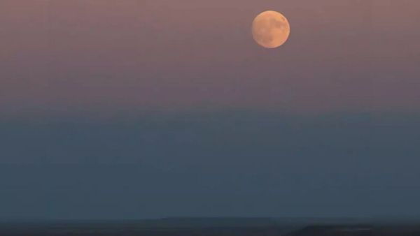 வானில் நடந்த அதிசய நிகழ்வு! 