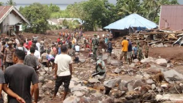 திடீர் வௌ்ளத்தில் சிக்கி 19 பேர் பலி.. பலர் மாயம்! இந்தோனேசியாவில் ஷாக்! மீட்பு பணிகள் தீவிரம்