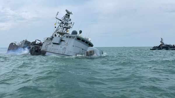 கடலுக்கடியில் மர்மப் பொருள்.. பதற வைத்த 4 மணி நேரம்.. கடலில் மூழ்கிய மலேசிய கப்பல்..