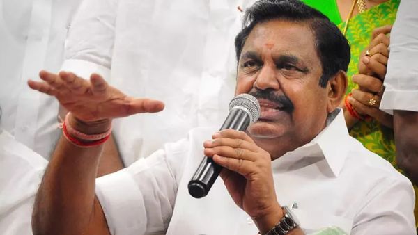 விடுதியில் வேலையை காட்டிய எலக்ட்ரீசியன்..கொதித்தெழுந்த மாணவிகள்! இதே வேலையா போச்சு..எடப்பாடி அட்டாக்