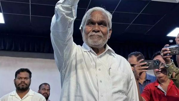 பாஜகவில் அதிகாரப்பூர்வமாக இணைந்தார் ஜார்க்கண்ட் Ex முதல்வர் சம்பாய் சோரன்! பரபரக்கும் அரசியல் களம்