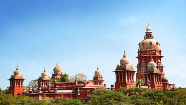 வழக்கறிஞர் தொழிலுக்கே அவமானம்.. மனுதாரரை மத்திய அரசிடம் கோரிக்கை வைக்க அறிவுறுத்தியது சென்னை ஐகோர்ட்