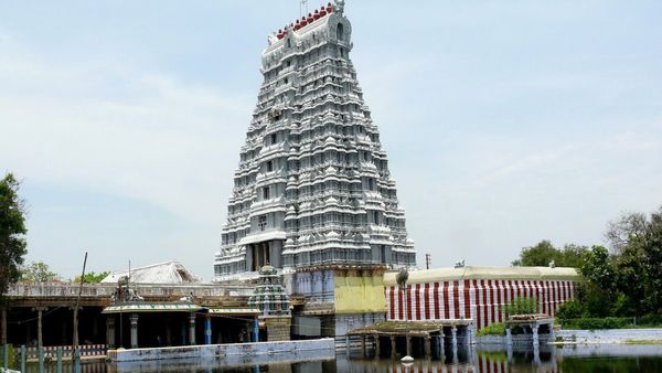 21 பெண்களா.. மதுரை அறநிலையத்துறை அதிகாரியை ஆடிப்போக வைத்த புகார்.. முன்னாள் செயல் அலுவலர் கைது