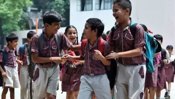 நாளை பள்ளிகளுக்கு விடுமுறை! சற்றுமுன் வெளியான முக்கிய அறிவிப்பு! வாண்டுகளுக்கு ஹாப்பி நியூஸ்!