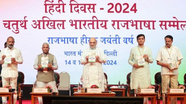 உள்துறை, கூட்டுறவுத் துறை அமைச்சகத்தில் இந்திதான்.. ஆங்கிலத்துக்கு தடை- அமித்ஷா பெருமிதம்!