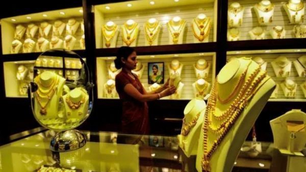  ஆஹா.. தங்கம் விலை திரும்பவும் எகிறுதே.. சென்னையில் இன்று ஒரு கிராம் தங்கம் விலை என்ன தெரியுமா?