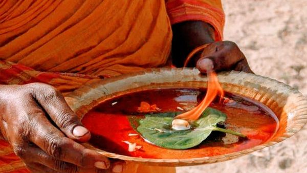 இந்த 3 பொருளை மட்டும் ஆரத்தி தட்டில் சேர்க்க என்ன காரணம் தெரியுமா? ஆண்டிபயாடிக் ஆரத்தி.. சூப்பர்