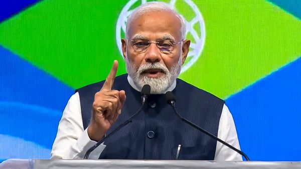  100 நாட்களில் இத்தனை திட்டங்கள் நிறைவேறி இருக்கிறது தெரியுமா? குஜராத்தில் பட்டியலிட்ட பிரதமர் மோடி!