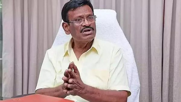 தொண்டர் மீது கல்லை வீசிய சா.மு.நாசருக்கு மீண்டும் அமைச்சரவையில் இடம் எப்படி? பின்னணி என்ன?