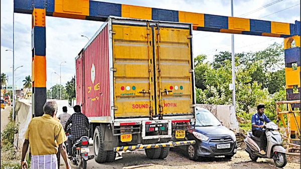 திண்டுக்கல்லில் லாரி டிரைவருக்கு உடம்பு பூராம் மூளை.. 'என்ன ஒரு புத்திசாலித்தனம்'.. இதை பாருங்க