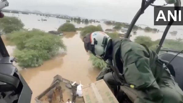 கோபம் காட்டிய இயற்கை..உணவுக்கு கையேந்தும் மக்கள்! களத்தில் என்டிஆர்எப்..என்ன நடக்கிறது ஆந்திராவில்?