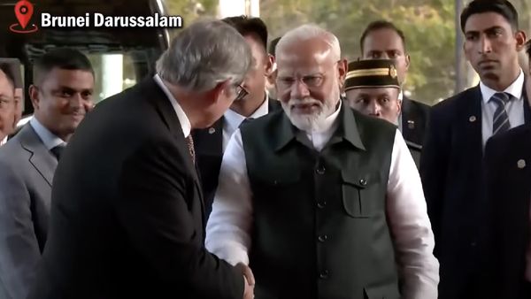 புருனே சென்ற மோடிக்கு உற்சாக வரவேற்பு! சீனாவுக்கு செக் வைக்கும் இந்தியா.. பயணத்தின் நோக்கம் இதுதான்