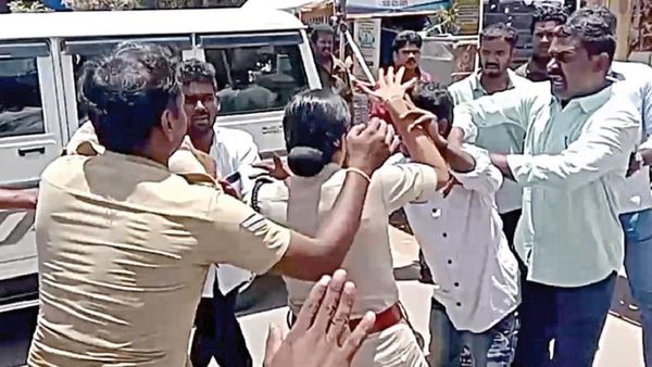 கூந்தலை இழுத்து.. அருப்புக்கோட்டை பெண் டிஎஸ்பியை தாக்கிய 7 பேரை தூக்கிய போலீஸ்.. 8 பேர் மீது வழக்கு