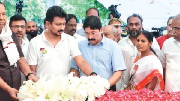 டெல்லியில் சீதாராம் யெச்சூரி உடலுக்கு உதயநிதி அஞ்சலி! உடல் எய்ம்ஸ் மருத்துவமனையில் ஒப்படைப்பு