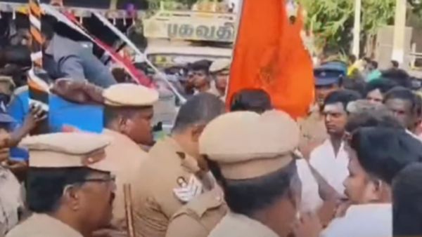 சொன்னா கேக்க மாட்டீங்களா? விநாயகர் சிலை ஊர்வலத்தில் எஸ்.பி - இந்து அமைப்பினர் இடையே வாக்குவாதம்!