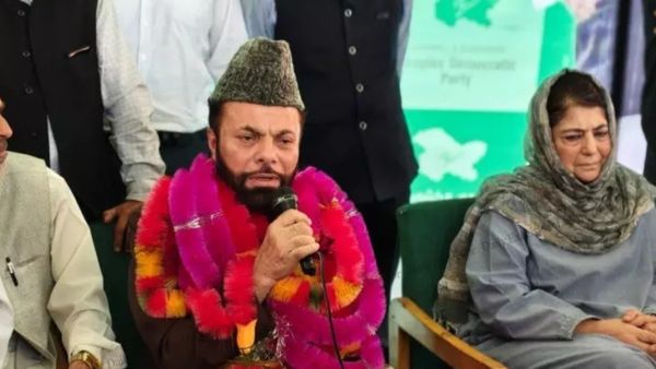 மெகபூபா முப்தி கட்சியில் இணைந்தார் பிரிவினைவாத குரியத் இயக்கத்தின் தலைவர் சையத் சலீம் கிலானி