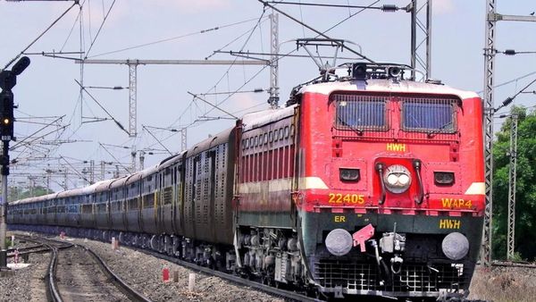 பருத்தி மூட்டை குடோனிலேயே இருக்கலாம்.. தாம்பரம் திருநெல்வேலி ரயிலா இப்படி .. மக்கள் கேள்வி