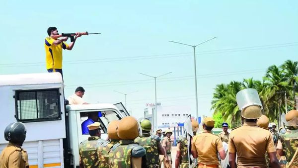 தூத்துக்குடி துப்பாக்கிச்சூடு.. அப்படி துடித்ததே திமுக.. உத்தரவிட்ட துணை தாசில்தாருக்கு பதவி உயர்வு