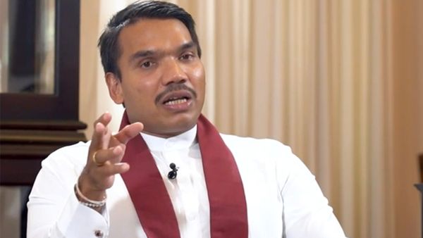 ராஜபக்சேக்கள் கோட்டைகள் சுக்கு நூறாக தகர்ப்பு-விரட்டியடித்த சிங்களர்- நாமல் ராஜபக்சே கேவலமான தோல்வி!