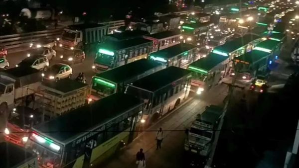 பெருங்களத்தூர் பிஸி.. கிளாம்பாக்கம் திணறுது.. சொந்த ஊருக்கு கிளம்பிய மக்கள்.. சென்னை புறநகர் நெரிசல்