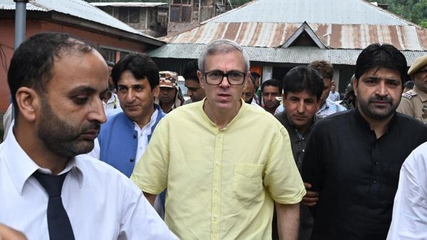 ஜம்மு காஷ்மீரின் 'அமேதி'.. தாத்தா, அப்பா வென்ற கோட்டையில் வெற்றி கொடி பறக்க விடுவாரா உமர் அப்துல்லா?