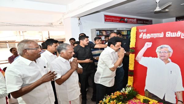 சிபிஐஎம் கட்சி அலுவலகத்துக்கு போன முதல்வர் ஸ்டாலின்.. சீதாராம் யெச்சூரி படத்துக்கு மலர் தூவி அஞ்சலி!