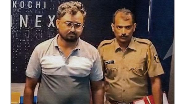 படுத்து கொண்டே போர்வைக்குள்..! திருட்டு வீடியோ எடுப்பது எப்படி? தமிழ் ராக்கர்ஸ் பகீர் வாக்குமூலம்