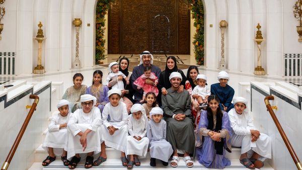 தங்கத்தில் அரண்மனை! உலகின் பணக்கார குடும்பம் எப்படி வாழ்கிறார்கள் தெரியுமா? 700 ஆடம்பர கார்களும்தான்