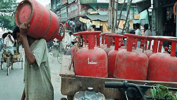 தமிழகத்தில் முடங்கும் சிலிண்டர் விநியோகம்.. வேலைநிறுத்தம் அறிவித்த டெலிவரிமேன்.. மக்களே கவனம்