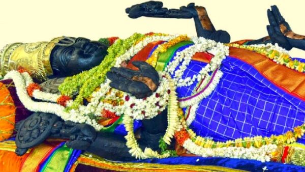 அத்திவரதரின் ஆச்சரியம்.. காஞ்சிபுரம் கோயில் குளத்தின் ஸ்பெஷாலிட்டீஸ்.. அத்தி மரத்தில் அத்தி வரதர்