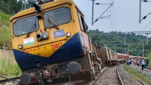 8 பெட்டிகள் தடம்புரண்டும் யாருக்கும் காயமில்லை! அசாம் ரயில் விபத்தில் சேதம் தவிர்க்கப்பட்டது எப்படி?