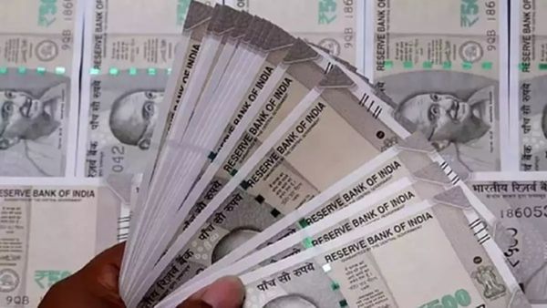 மாத ஊதியம் ரூ.35 ஆயிரத்துக்குள் இருக்கா.. தமிழக அரசு தரும் 12000 நிதியுதவி.. எப்படி விண்ணப்பிப்பது?