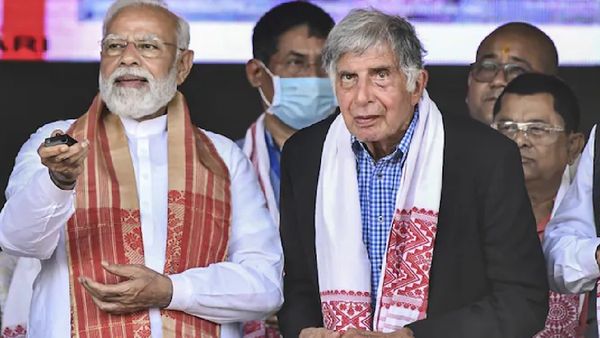 ரத்தன் டாடாவுக்கு மோடி அனுப்பிய ஒரே ஒரு மெசேஜ்.. நானோ கார் ஆலை அமைந்தது எப்படி தெரியுமா?