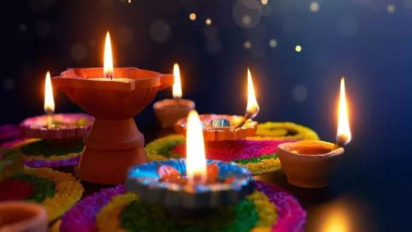 தீபாவளியன்று இந்த 10 விஷயத்தை கண்டிப்பாக செய்யுங்கள்! உங்கள் வீட்டில் பணம் கொட்டும்! செல்வம் சேரும்!