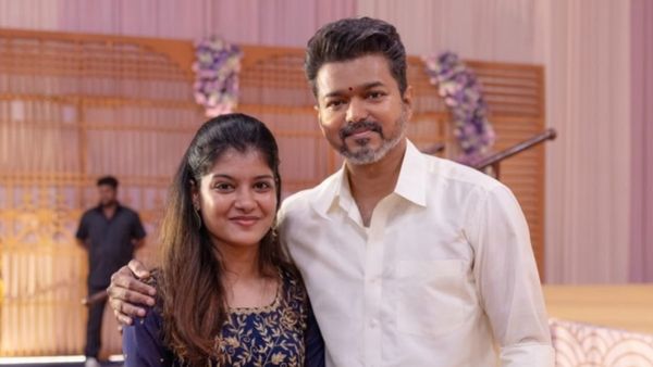 இதைவிட வேற என்ன வேணும்.. விஜய்யோடு எடுத்த போட்டோவை வெளியிட்டு மோனிஷா நெகிழ்ச்சி