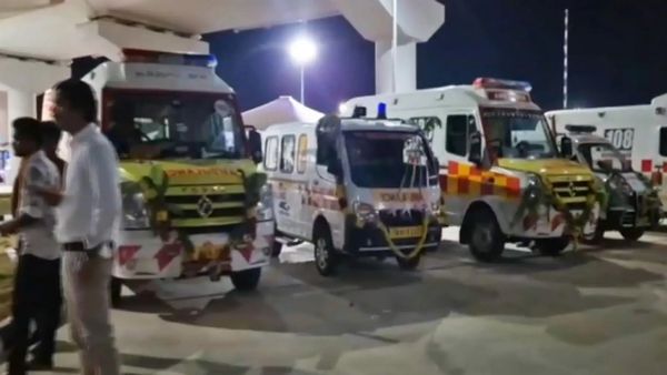 போர்க்களமாக காட்சியளித்த திருச்சி விமான நிலையம்.. அணிவகுத்து நின்ற ஆம்புலன்ஸ்கள்