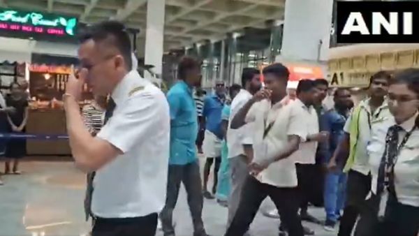 ரியல் ‘நாம ஜெயிச்சிட்டோம் மாறா' சம்பவம்! சிக்கலில் சிதறாத கவனம்! 141 உயிர் காத்த குலசாமிகள் இவங்க.!