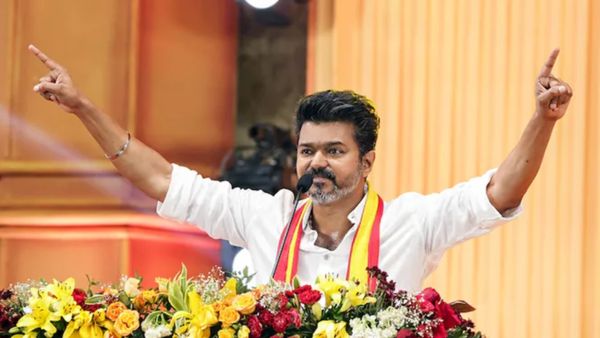 முஸ்லீம்களை தீவிரவாதிகளா காட்டிட்டு.. இப்போ மத நல்லிணக்கமா? தவெக தலைவர் விஜய்க்கு முளைத்த சிக்கல்?